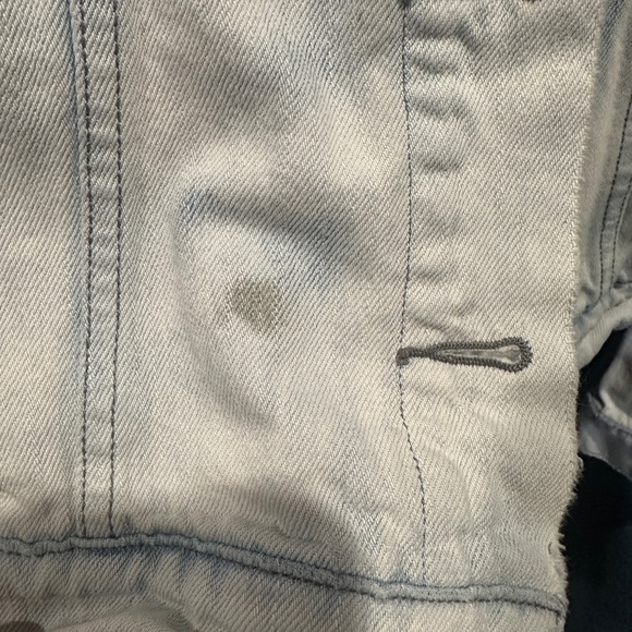 Levi’s vintage Light Blue Cropped Trucker Jean Jacket with Distressed Finish - Picture 3 of 5